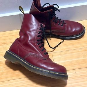 1460 SMOOTH LEATHER LACE UP BOOTS - Dr Martens - Cherry Red